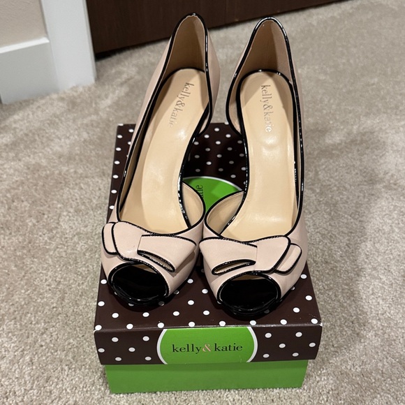 Kelly & Katie Shoes - Kelly & Katie Bow Accent Peep Toe Heels - Cream and Black